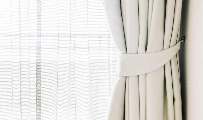 Como escolher o tipo de cortina para a sala?