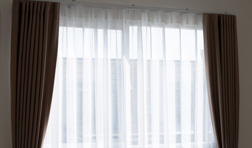 Como desamassar as cortinas? Veja algumas dicas
